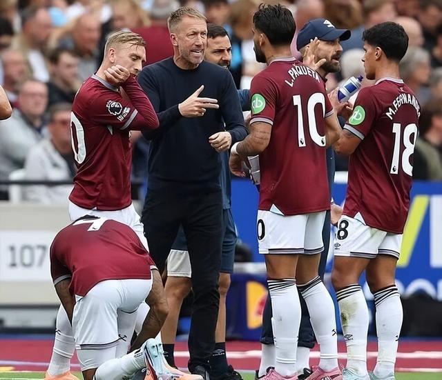 致敬李惠堂，赞助商犀旺送给魏祥鑫一颗柚子足球