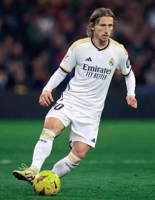 意媒：萨里要求拉齐奥冬窗买中场，梦想得到弗拉泰西